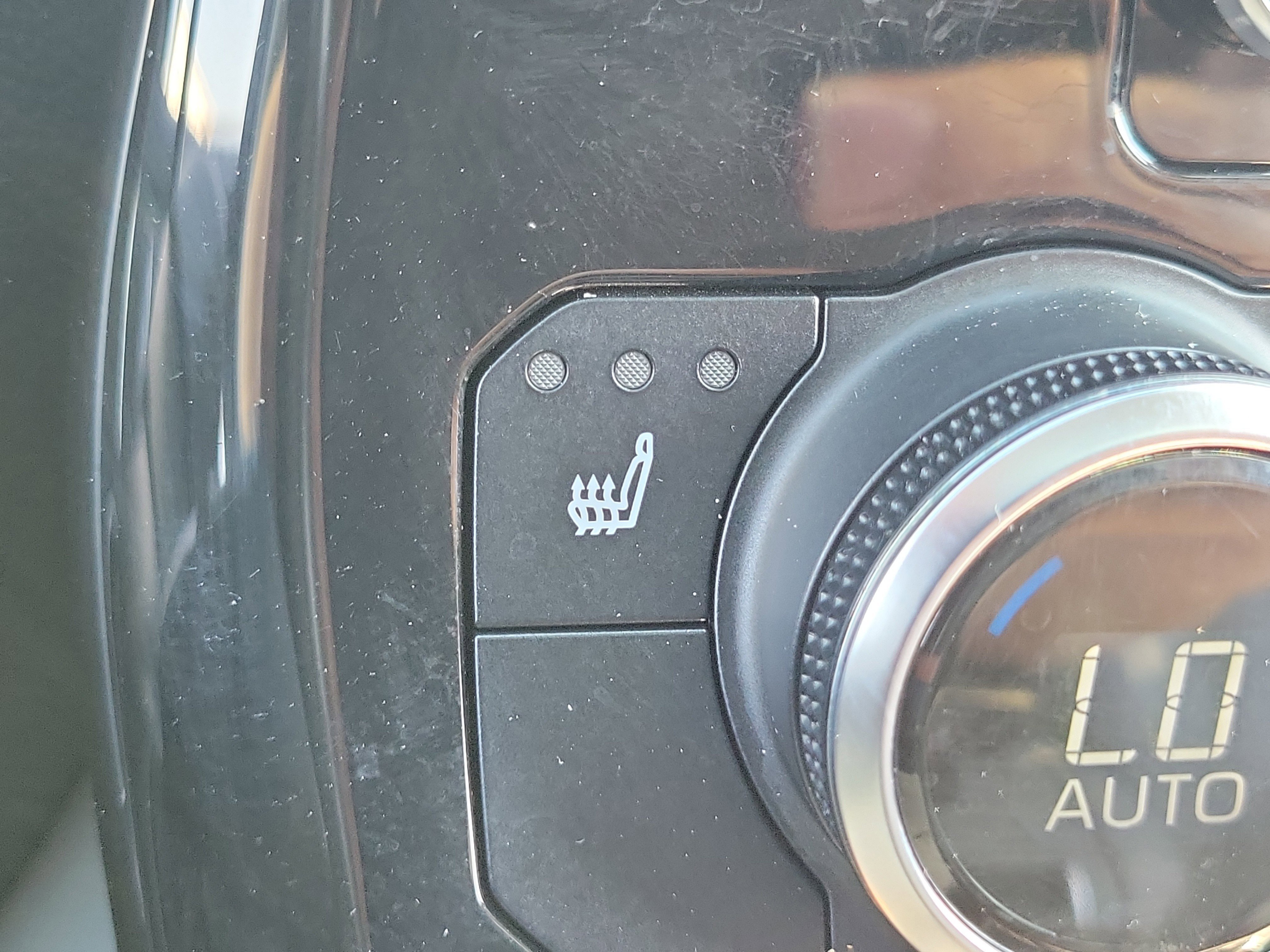 Used 2020 Toyota Highlander XLE image 24