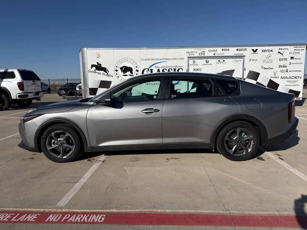 Used 2025 Kia K4 LXS image 2