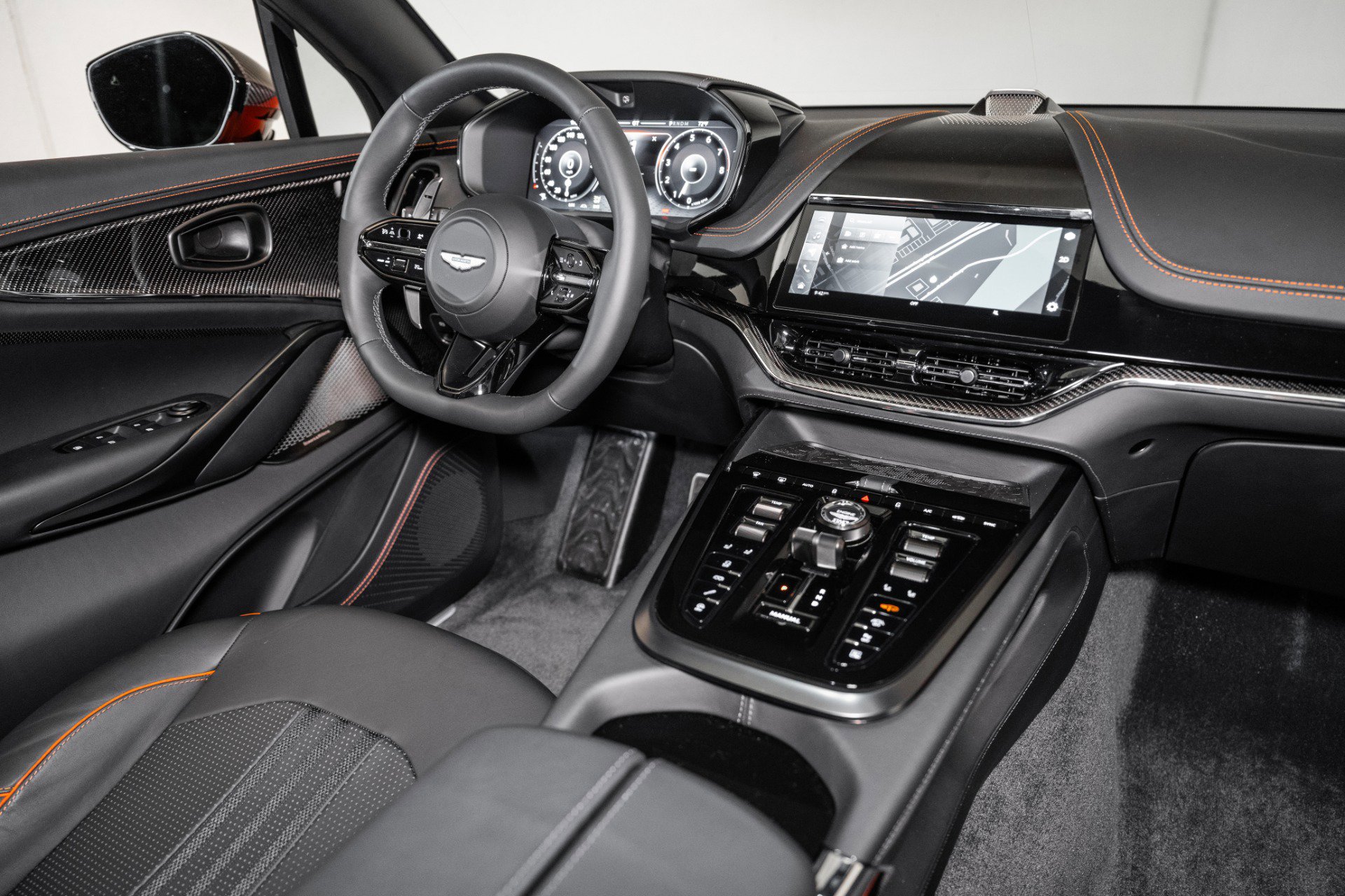 Used 2025 Aston Martin DBX 707 image 25