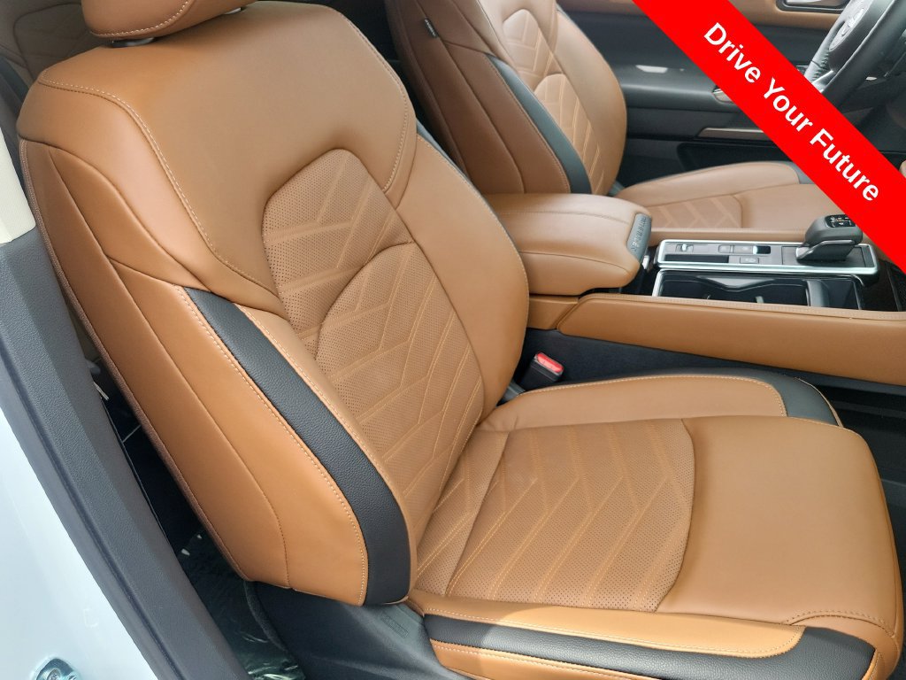 Used 2025 Nissan Pathfinder Platinum FWD image 21
