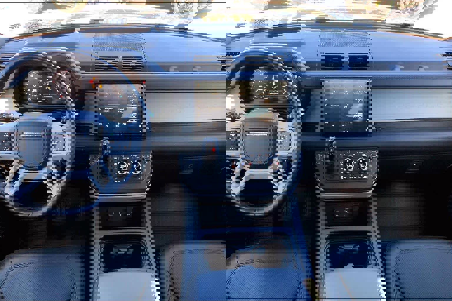 Used 2024 Land Rover Defender 110 SE image 15