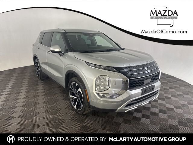 Used 2023 Mitsubishi Outlander SE AWD/4WD image 1