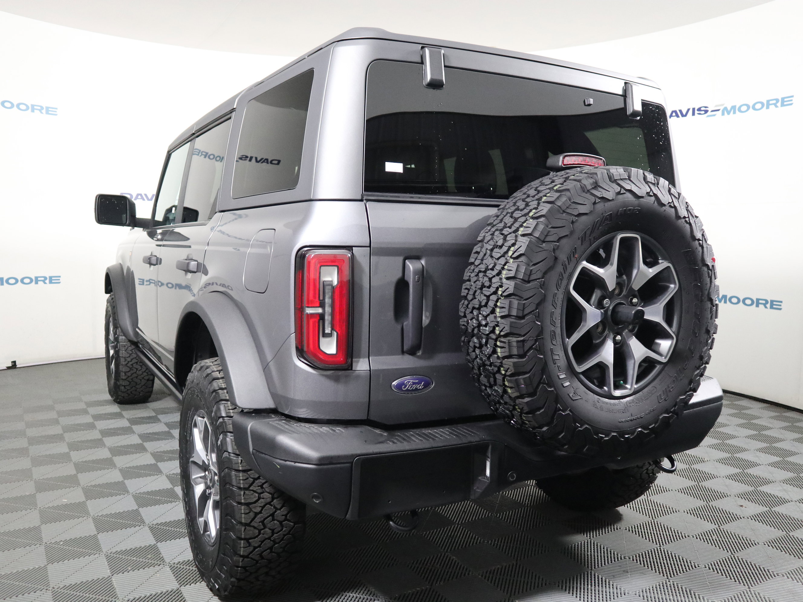 Used 2023 Ford Bronco Badlands image 9