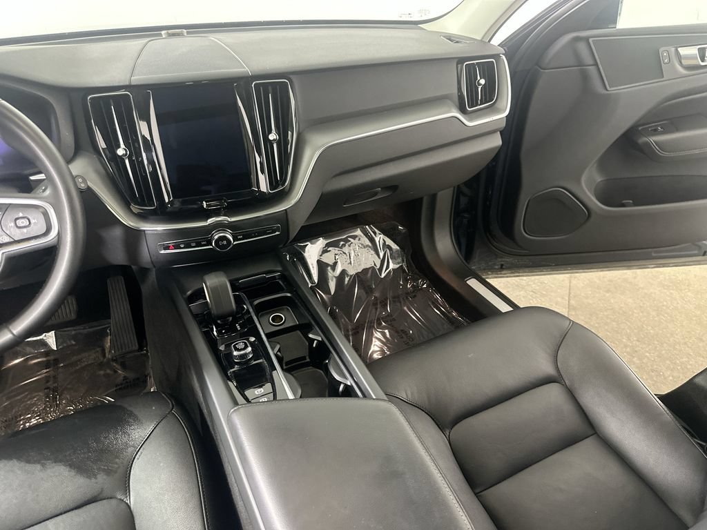 Used 2023 Volvo XC60 B5 Core AWD/4WD image 19