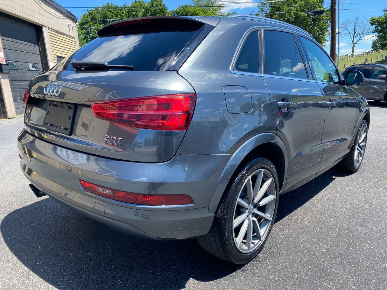 Used 2018 Audi Q3 2.0T Premium Plus w/ Premium Plus Package AWD/4WD image 3