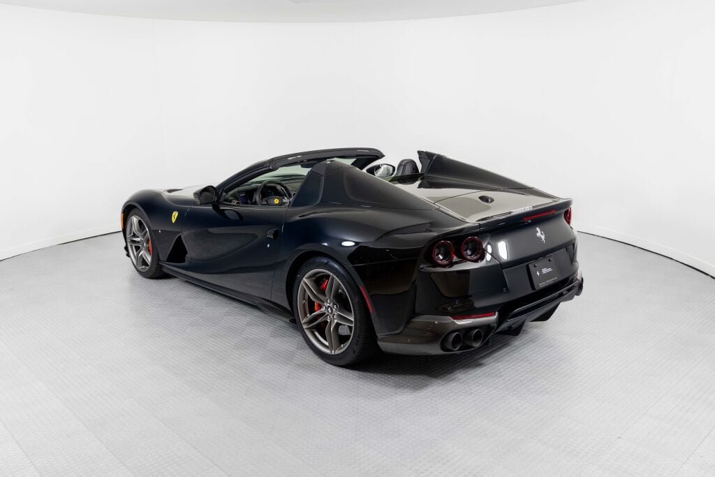 Used 2021 Ferrari 812 GTS RWD image 10