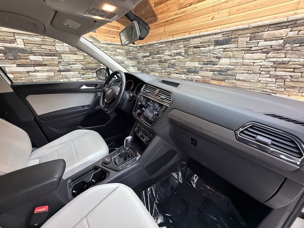 Used 2019 Volkswagen Tiguan SE w/ 3rd Row Seat Package AWD/4WD image 13