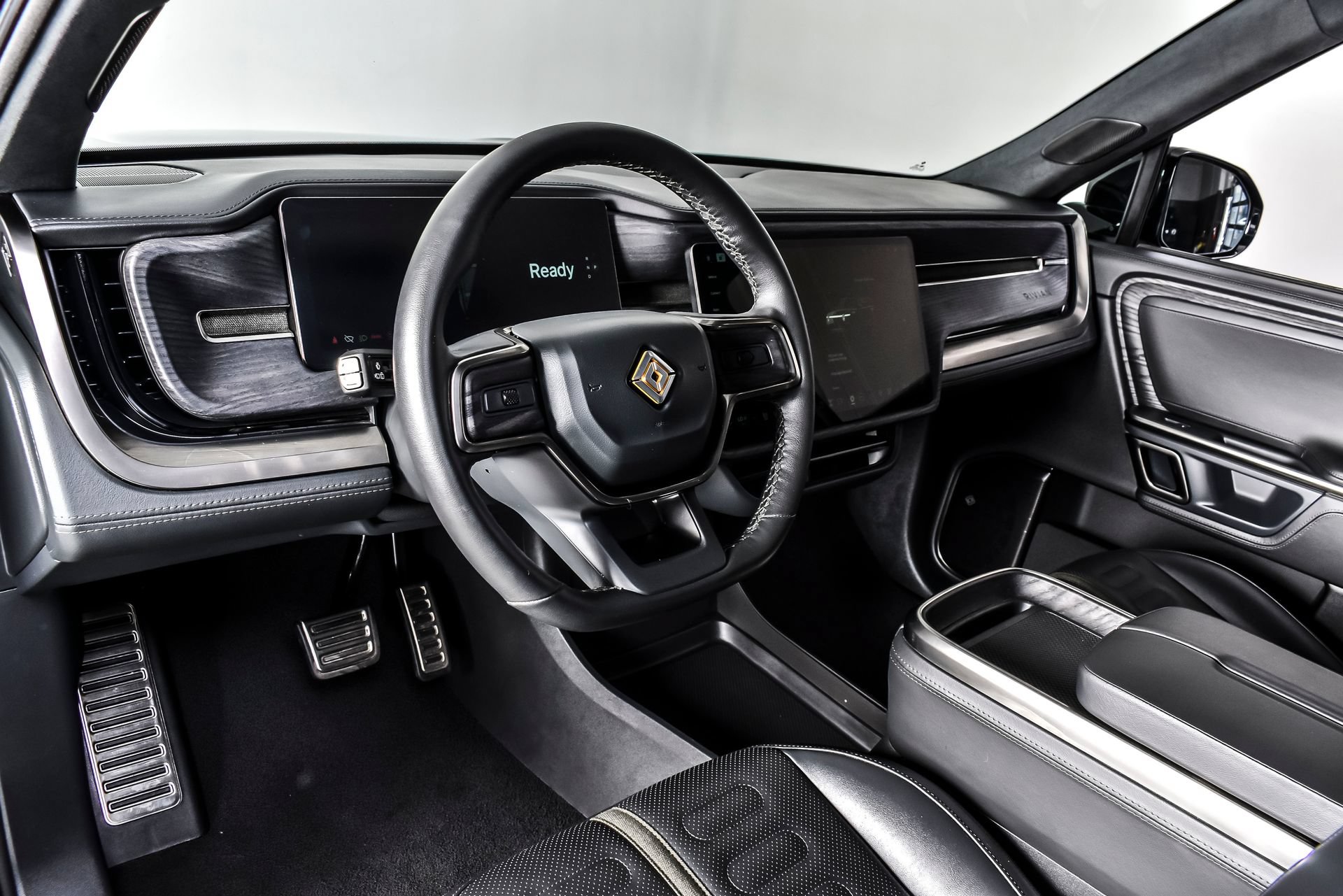 Used 2024 Rivian R1S Adventure AWD/4WD image 16