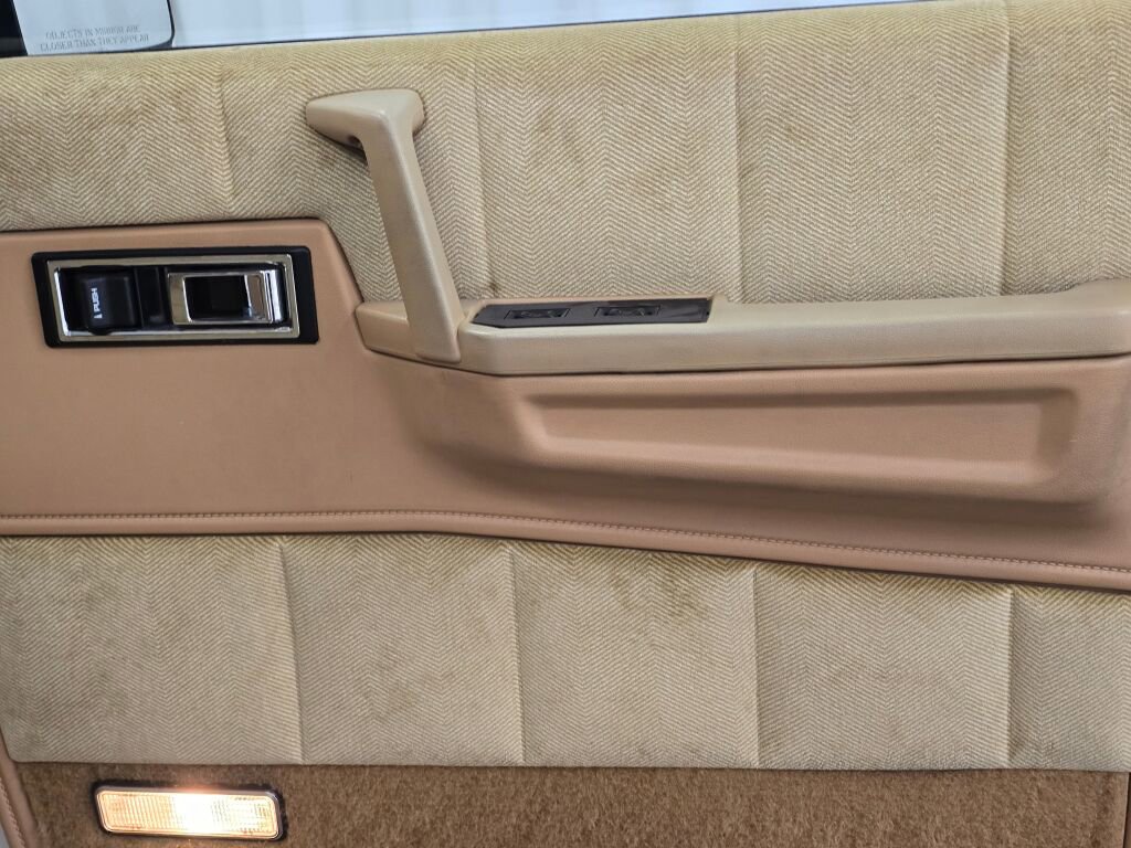 Used 1990 Dodge Grand Caravan LE image 94