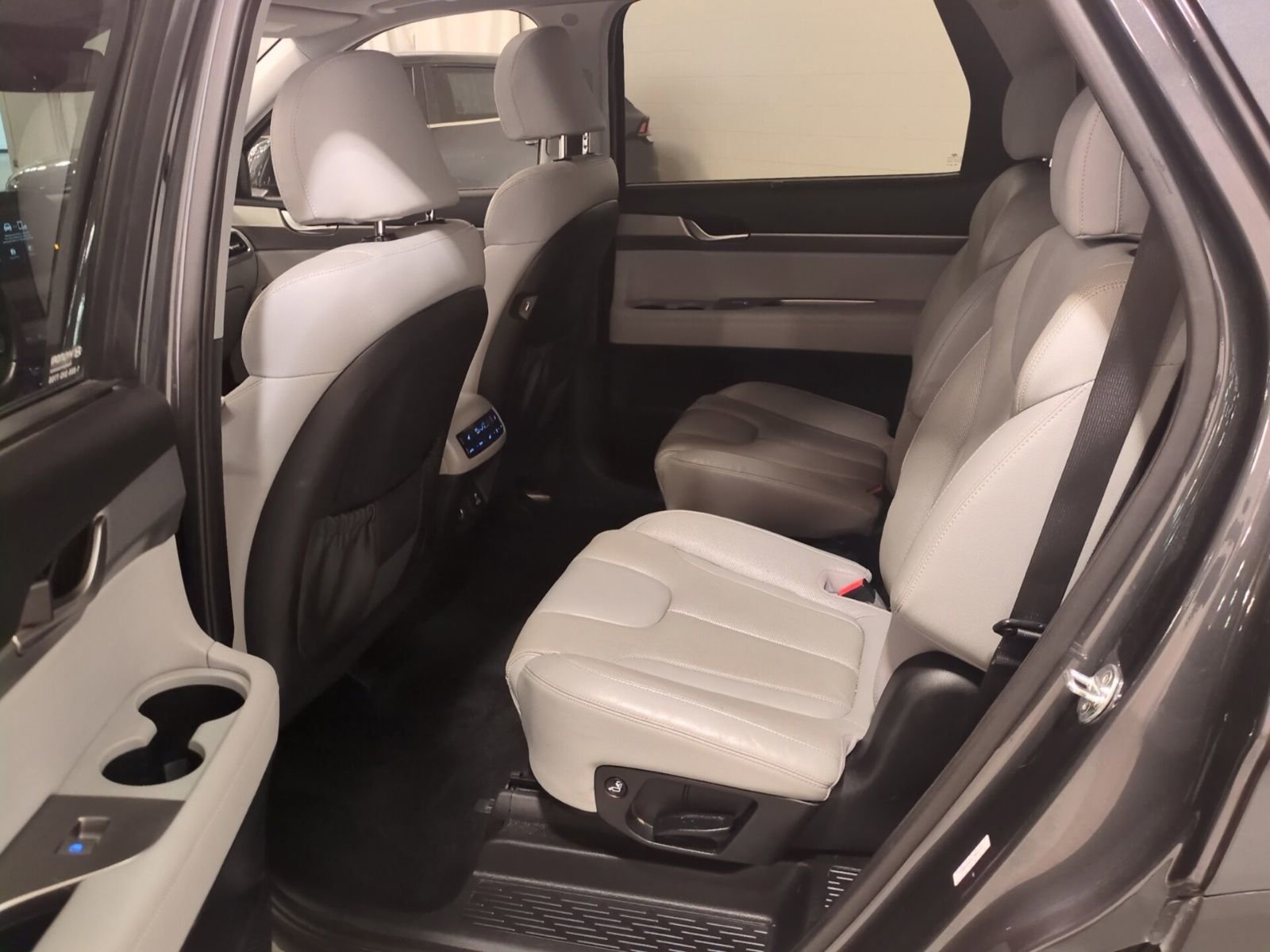 Used 2020 Hyundai Palisade SEL w/ Premium Package image 14