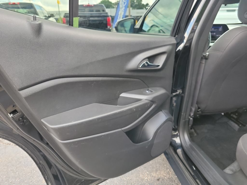 Used 2024 Chevrolet Trax RS w/ Sunroof Package FWD image 17