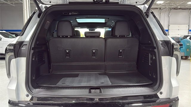 Used 2025 Chevrolet Traverse High Country image 6