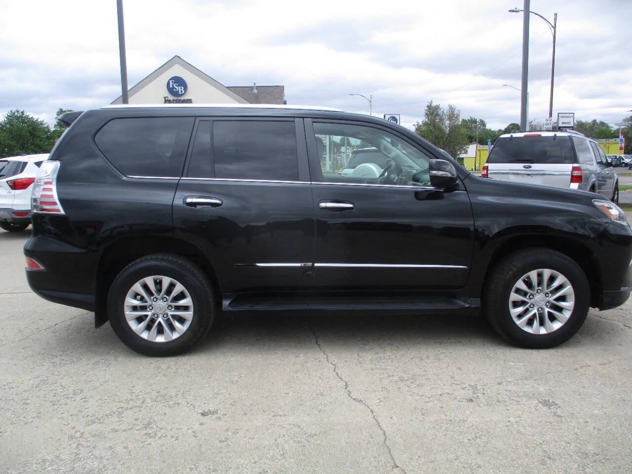 Used 2017 Lexus GX 460 Premium w/ Premium Package AWD/4WD image 7