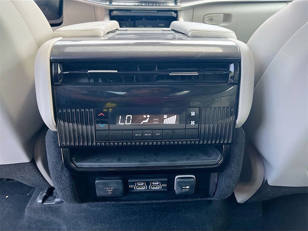 Used 2023 Jeep Wagoneer 4WD w/ Premium Group I image 27