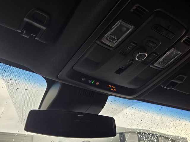 Used 2024 GMC Yukon SLT w/ SLT Luxury Package image 26