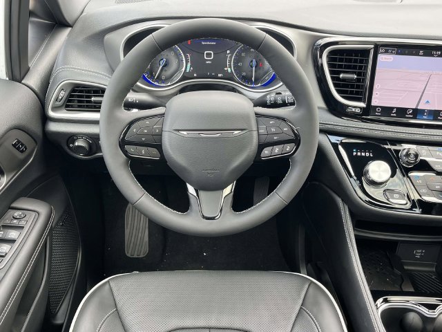 New 2027 Chrysler Pacifica Limited AWD/4WD image 15