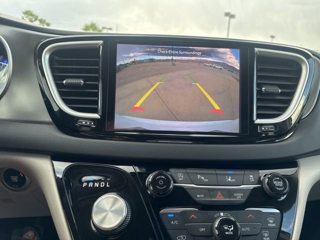 Certified 2022 Chrysler Pacifica Touring-L FWD image 22