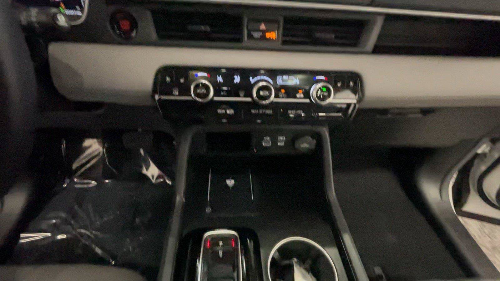 Used 2025 Honda Pilot Elite image 35