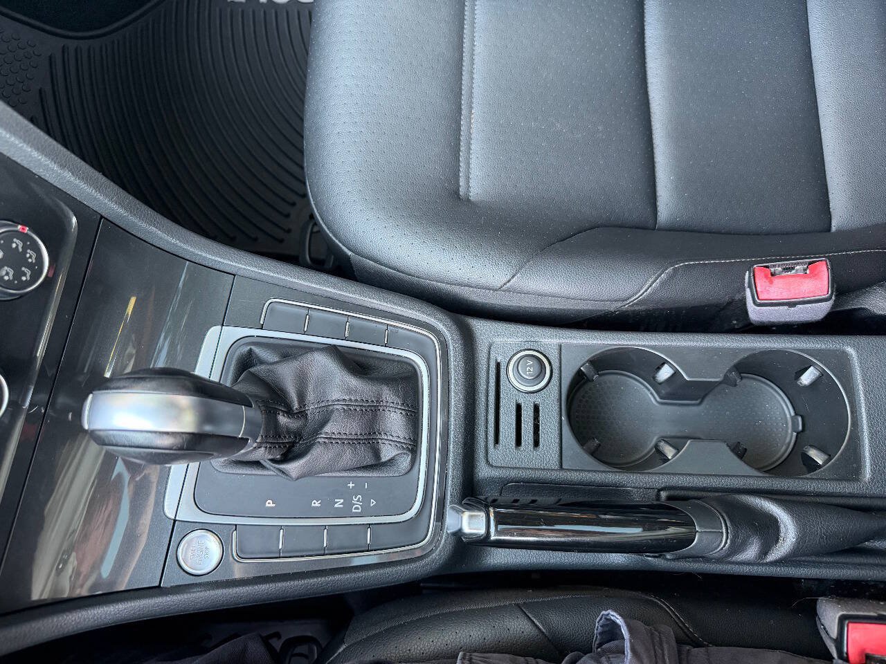 Used 2018 Volkswagen Golf SE FWD image 33