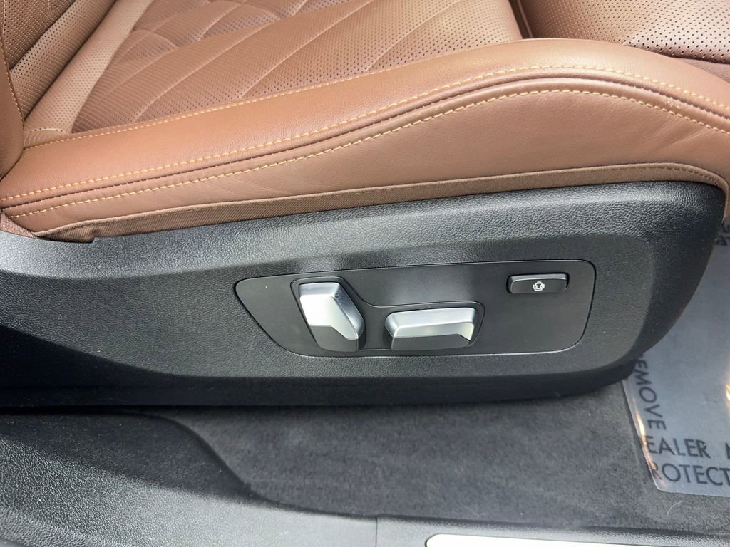 Used 2023 BMW X6 xDrive40i w/ M Sport Package image 48