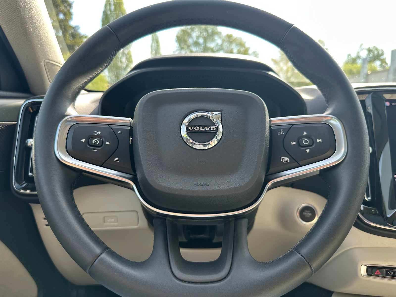 Certified 2023 Volvo XC40 B5 Plus w/ Driver Assist Package AWD/4WD image 25