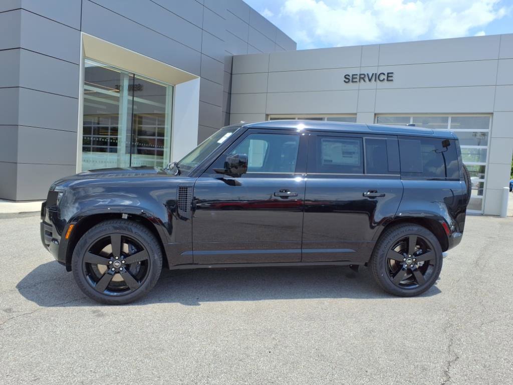 Certified 2025 Land Rover Defender 110 X-Dynamic SE image 13