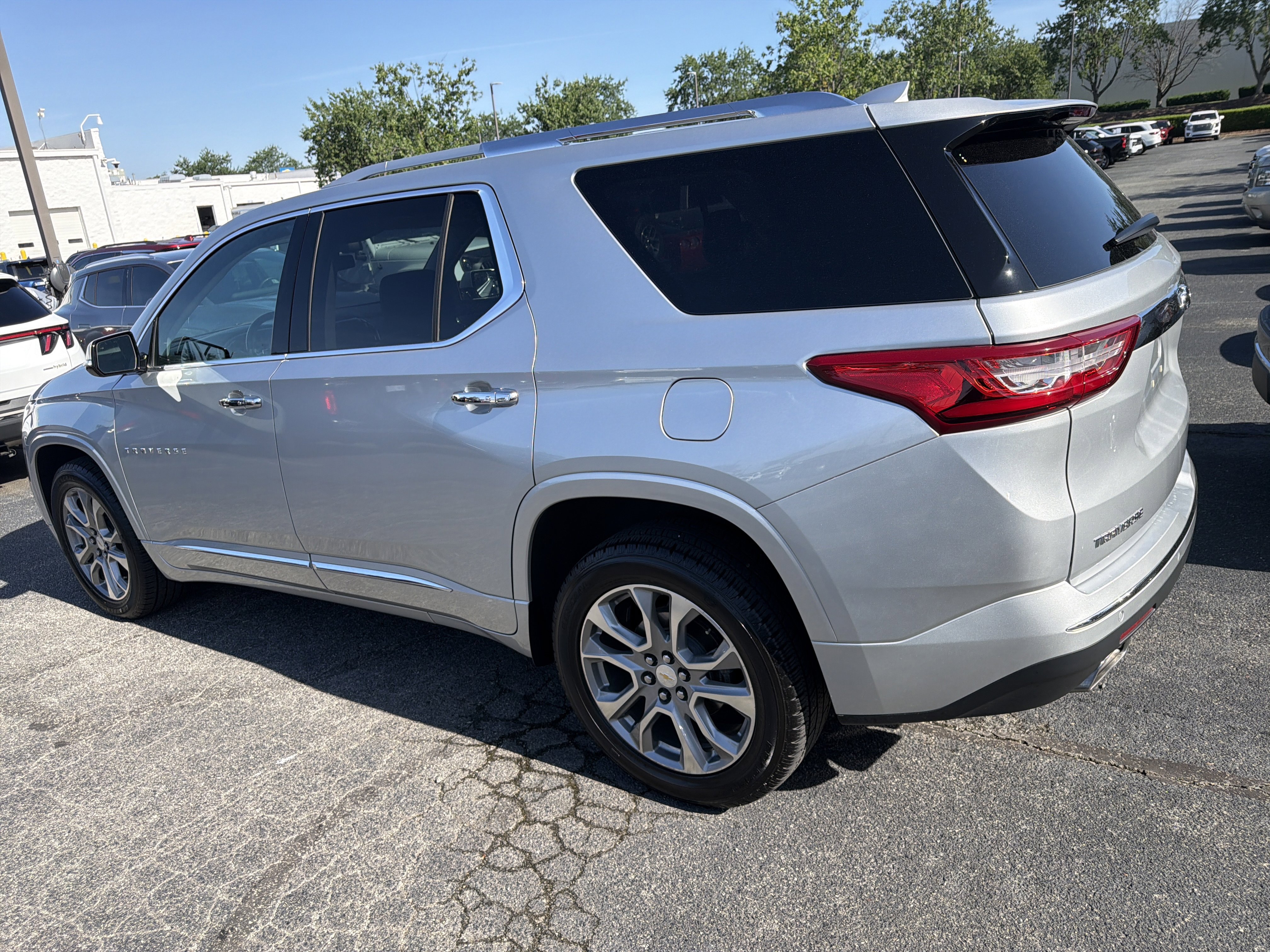 Used 2018 Chevrolet Traverse Premier w/ Driver Confidence II Package FWD image 8