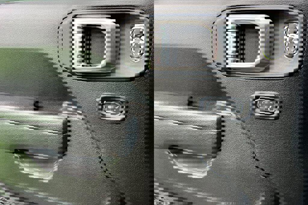 Used 2022 Jeep Wrangler Unlimited Sport image 11