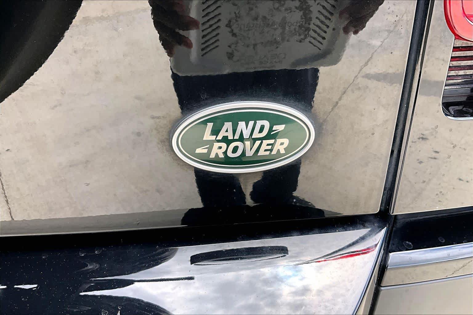 Used 2023 Land Rover Defender 130 SE AWD/4WD image 31