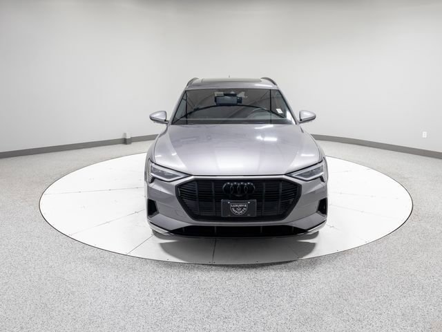 Used 2022 Audi e-tron Premium Plus w/ Premium Plus Package image 26