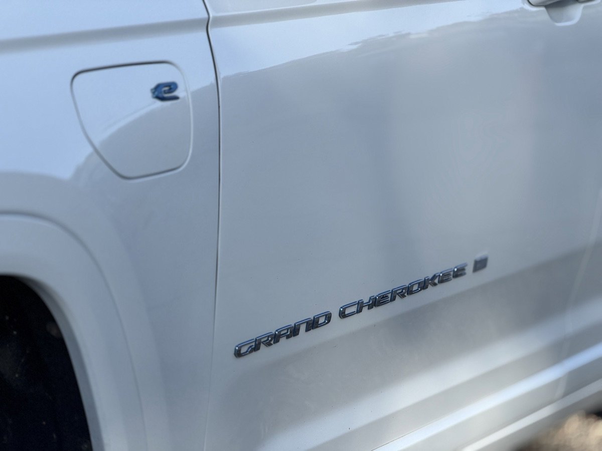 Used 2023 Jeep Grand Cherokee Overland w/ Advanced Protech Group III image 15