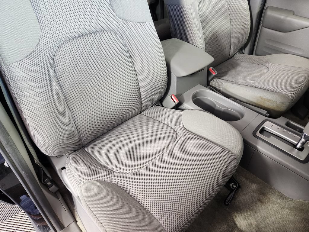 Used 2015 Nissan Frontier SV w/ SV Value Truck Package AWD/4WD image 11