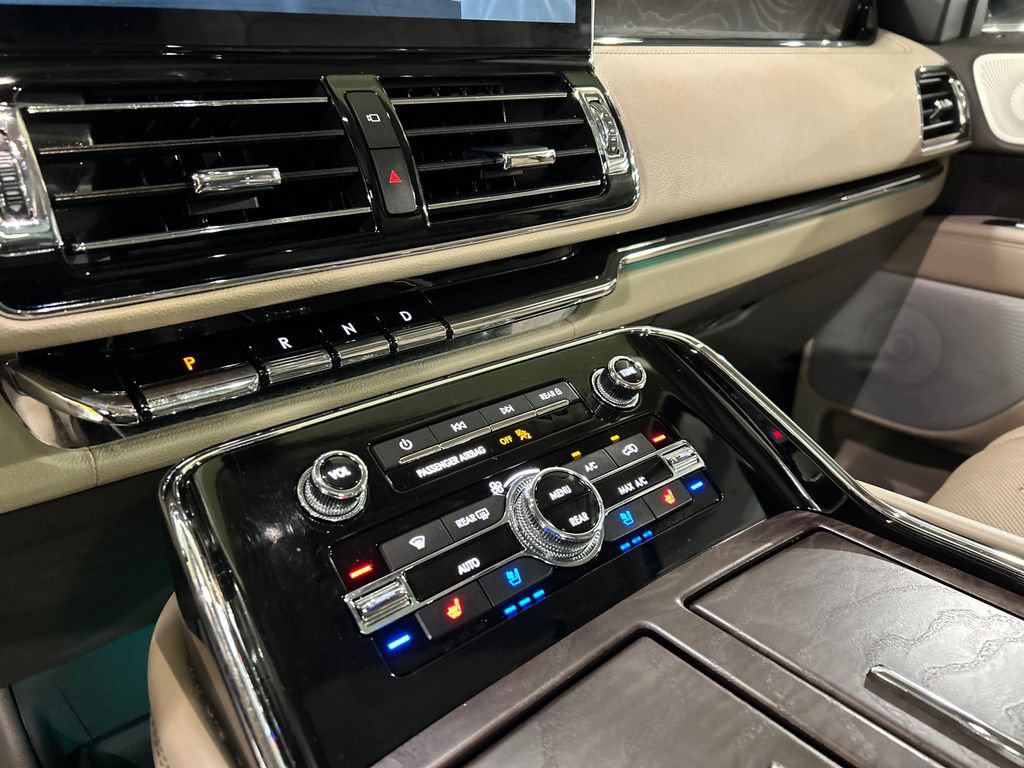 Certified 2022 Lincoln Navigator L Reserve AWD/4WD image 17