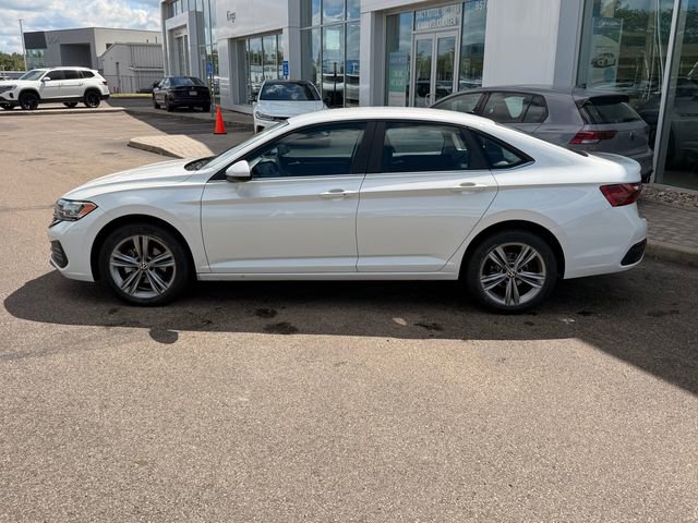 Used 2023 Volkswagen Jetta SE FWD image 2