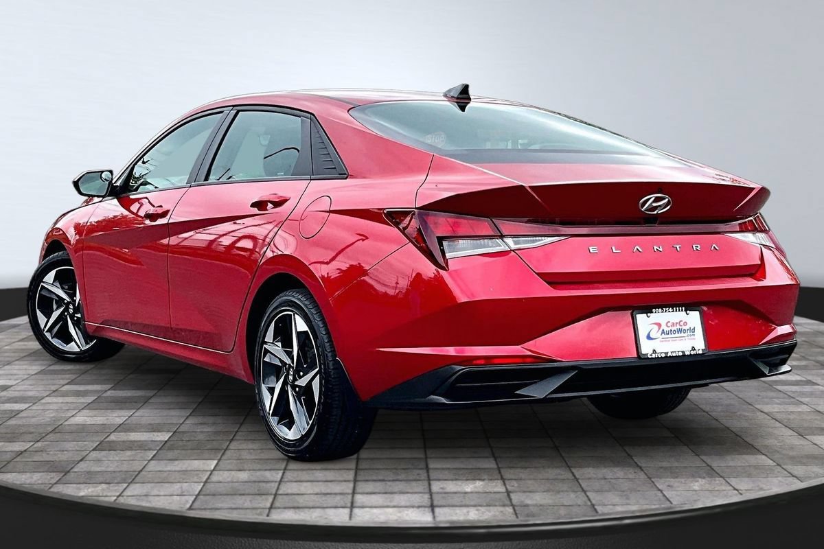 Used 2023 Hyundai Elantra SEL w/ Convenience Package FWD image 7