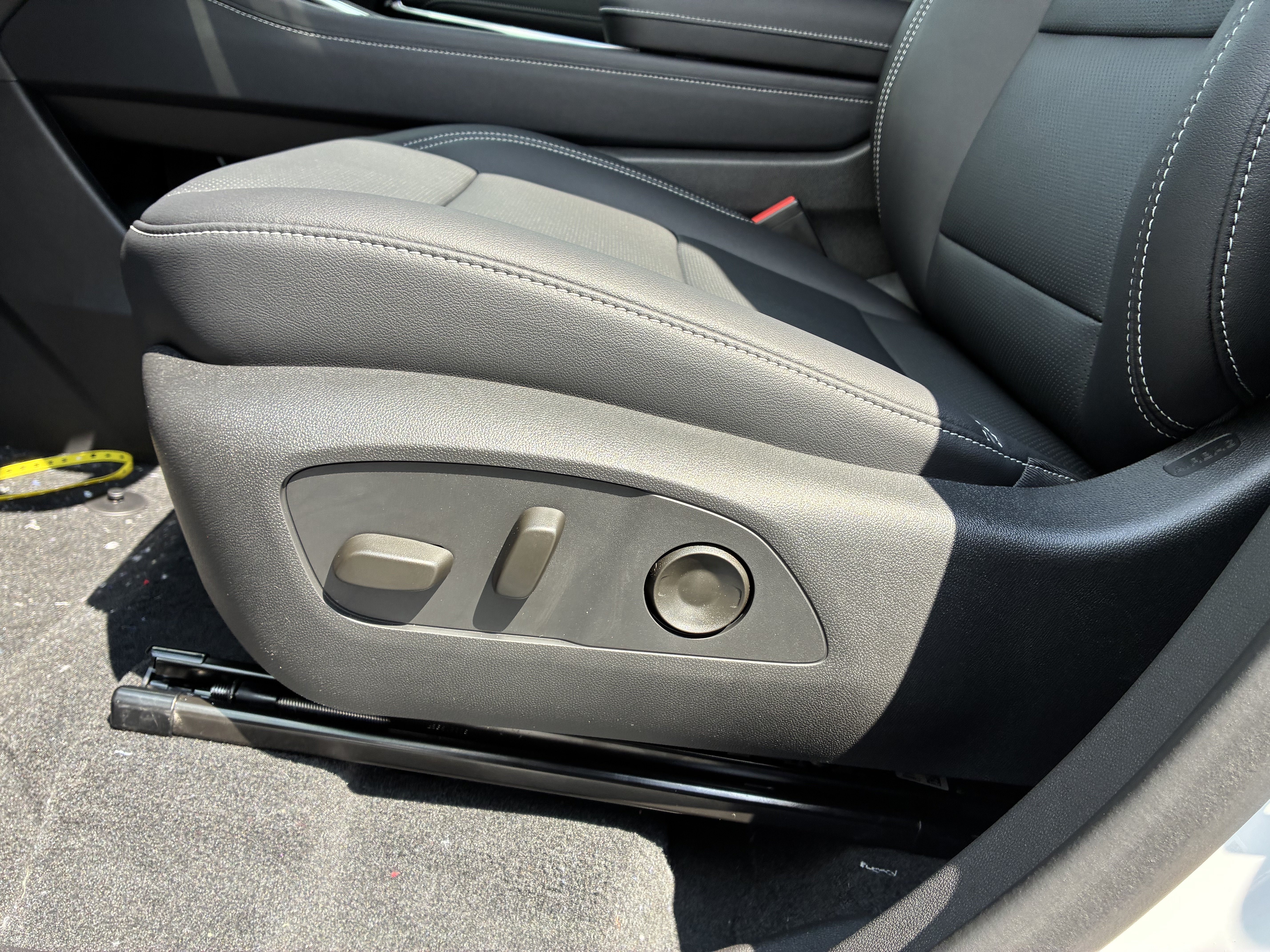 New 2027 Chevrolet Traverse LT w/ Driver Confidence Package FWD image 26