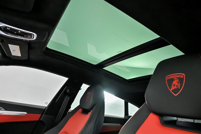 Used 2021 Lamborghini Urus AWD/4WD image 24