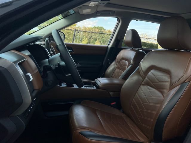 Used 2022 Nissan Pathfinder Platinum w/ Cargo Package image 13