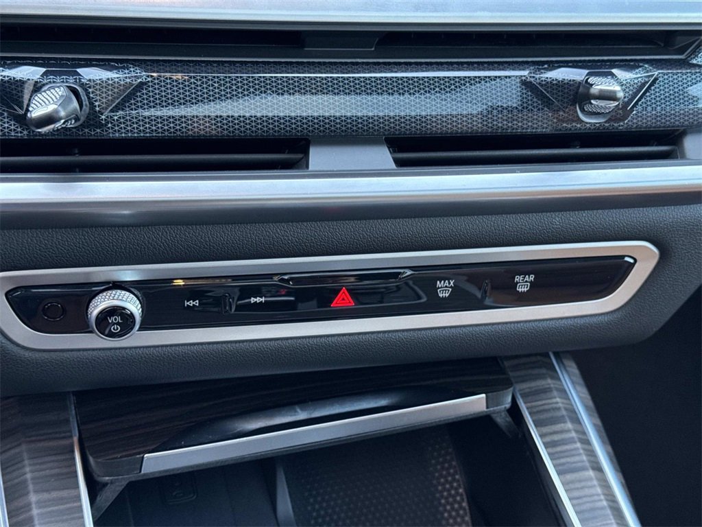 Used 2025 BMW X7 xDrive40i w/ M Sport Package image 29