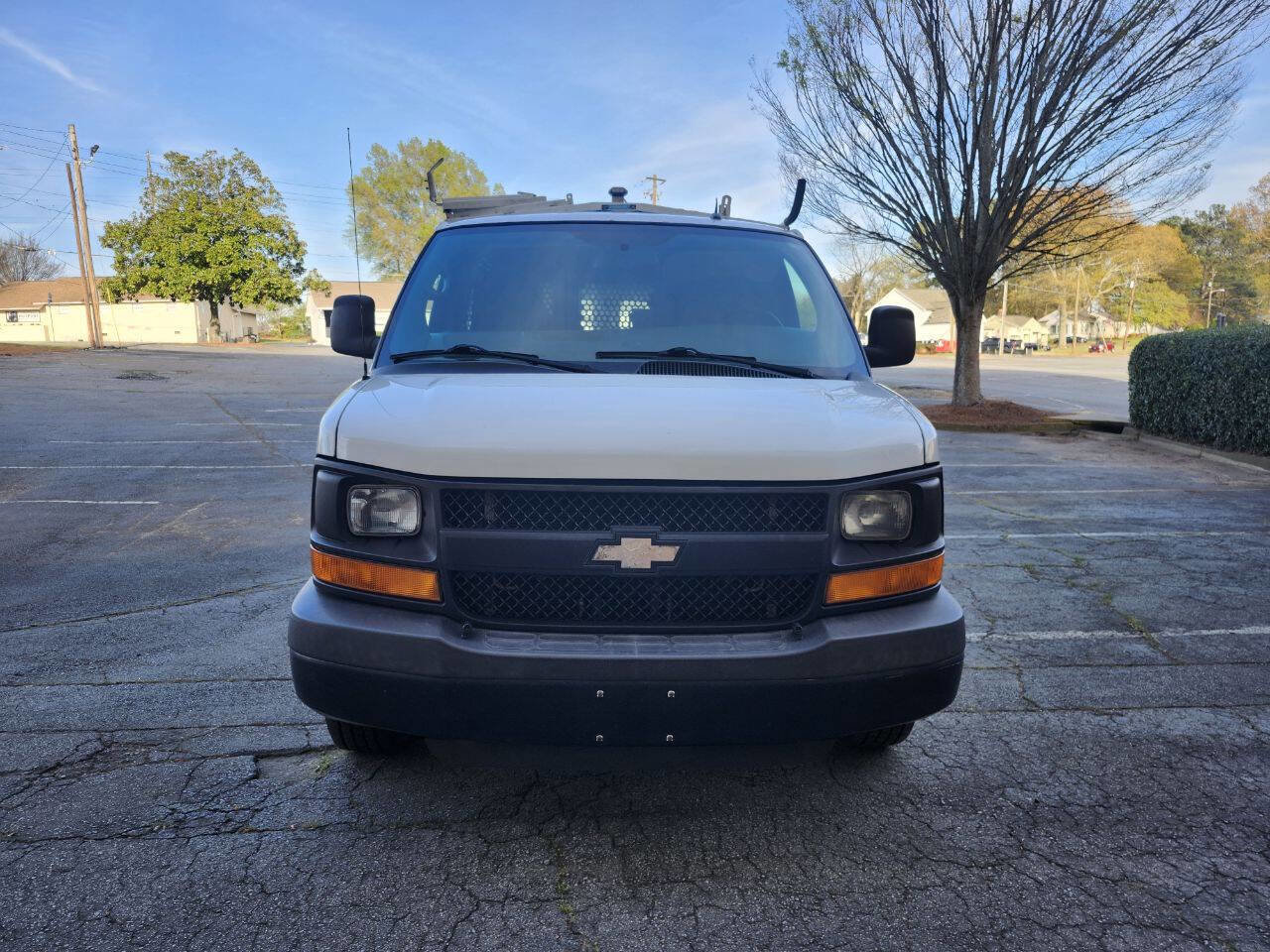 Used 2015 Chevrolet Express 2500 RWD image 2