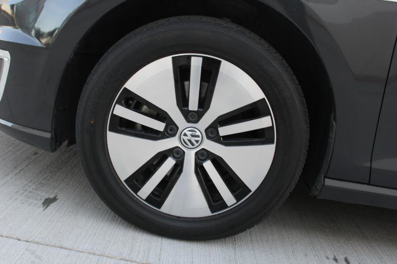 Used 2016 Volkswagen e-Golf SE FWD image 29