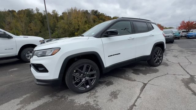Used 2026 Jeep Compass Limited AWD/4WD image 4