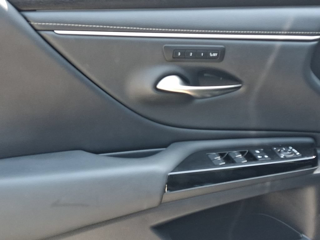 Used 2023 Lexus ES 250 w/ Premium Package AWD/4WD image 13