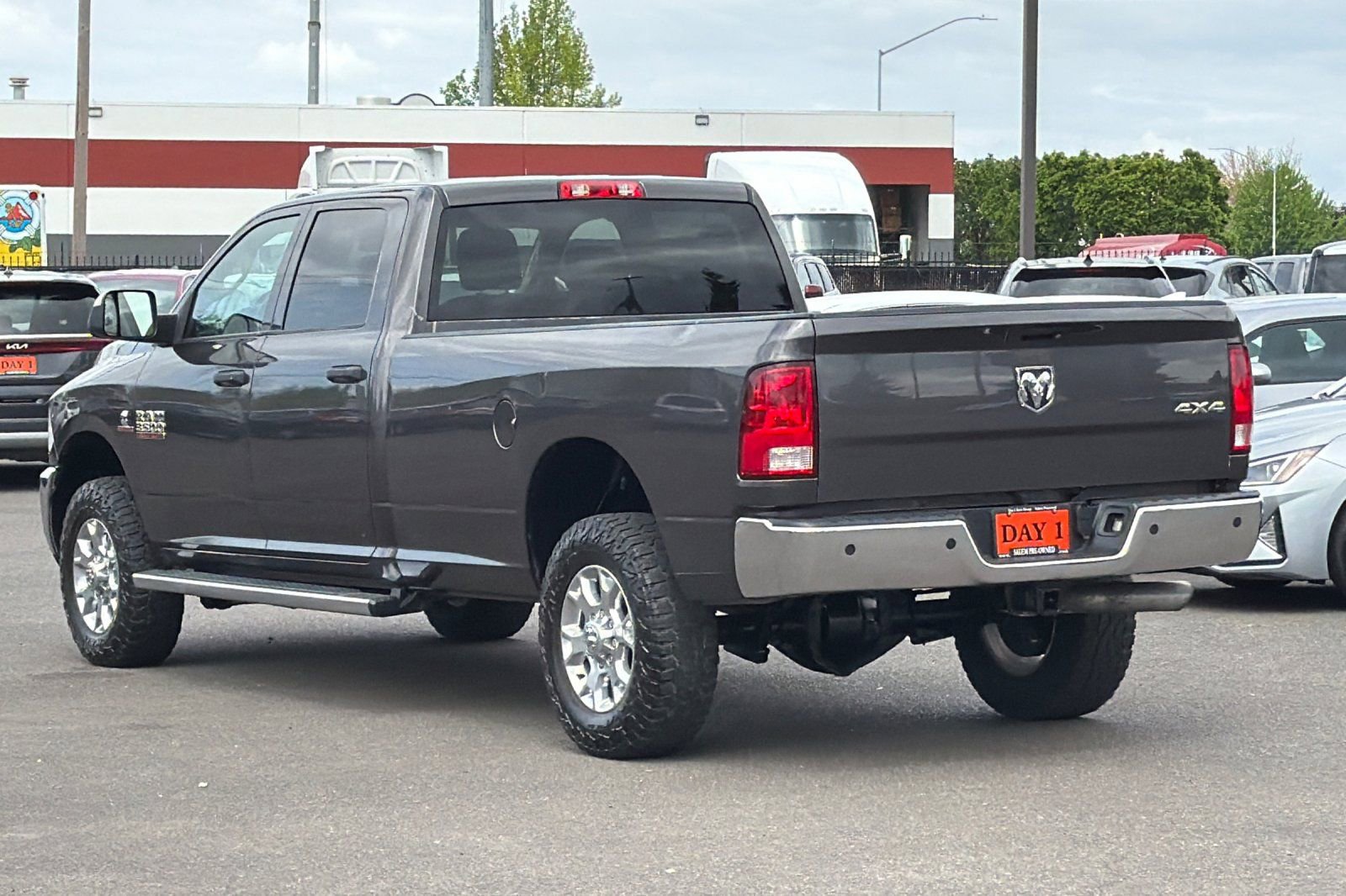 Used 2017 RAM 3500 Tradesman w/ Chrome Appearance Group AWD/4WD image 8