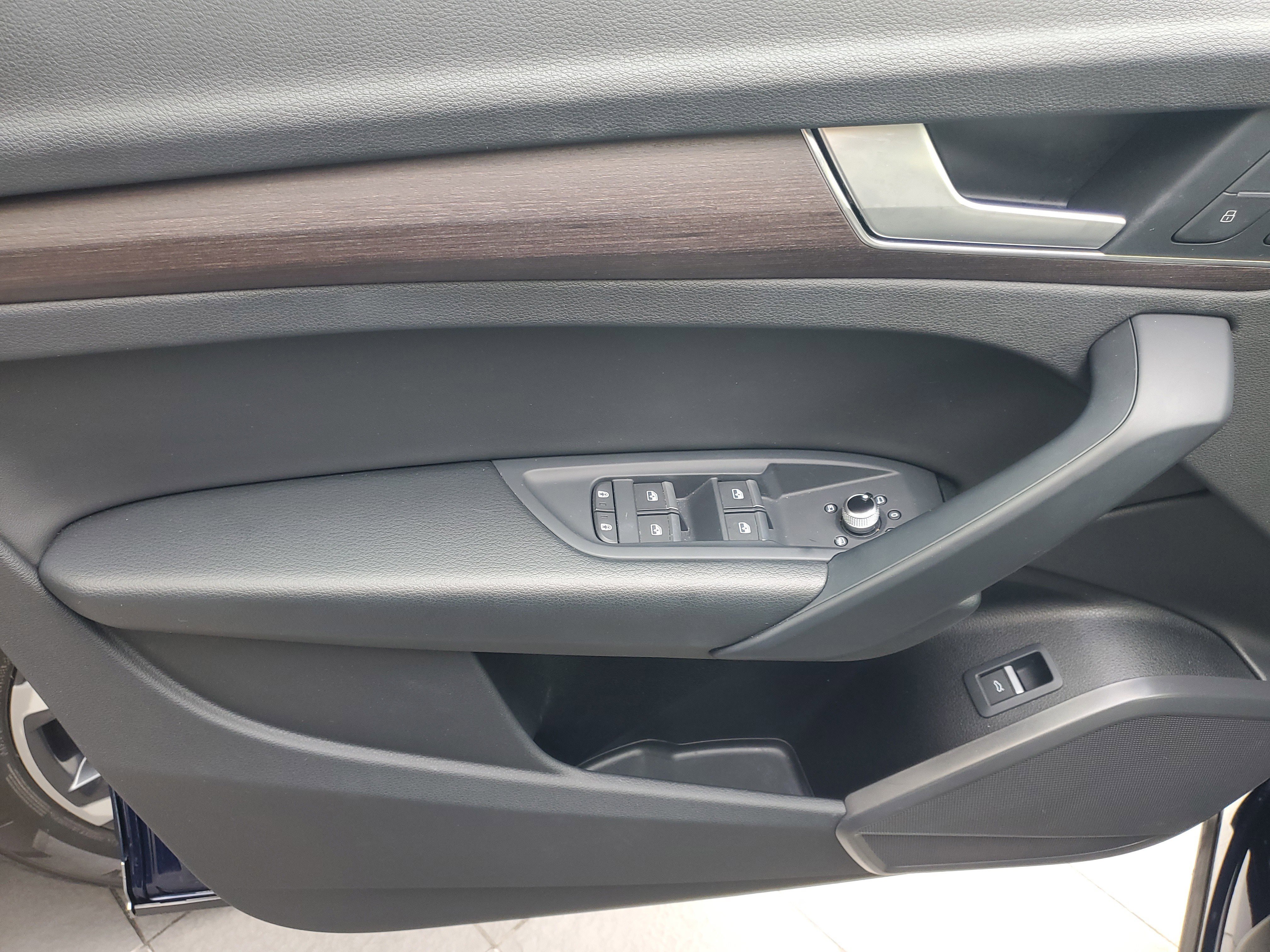 Used 2021 Audi Q5 Premium image 17