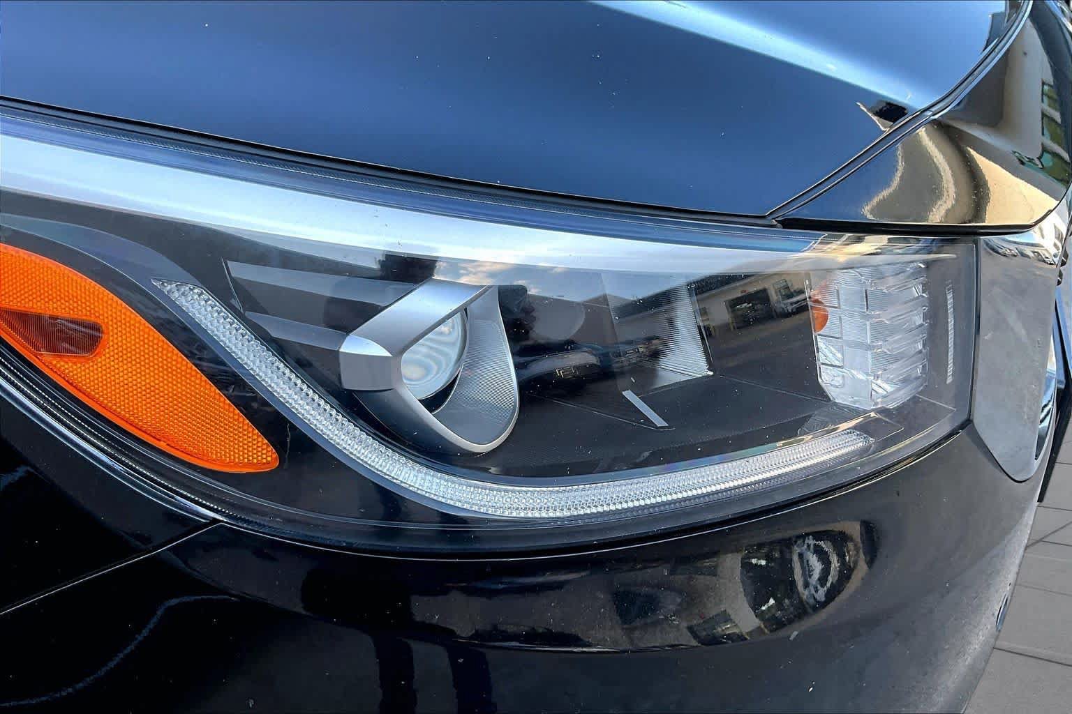 Used 2019 Kia Sedona LX FWD image 26