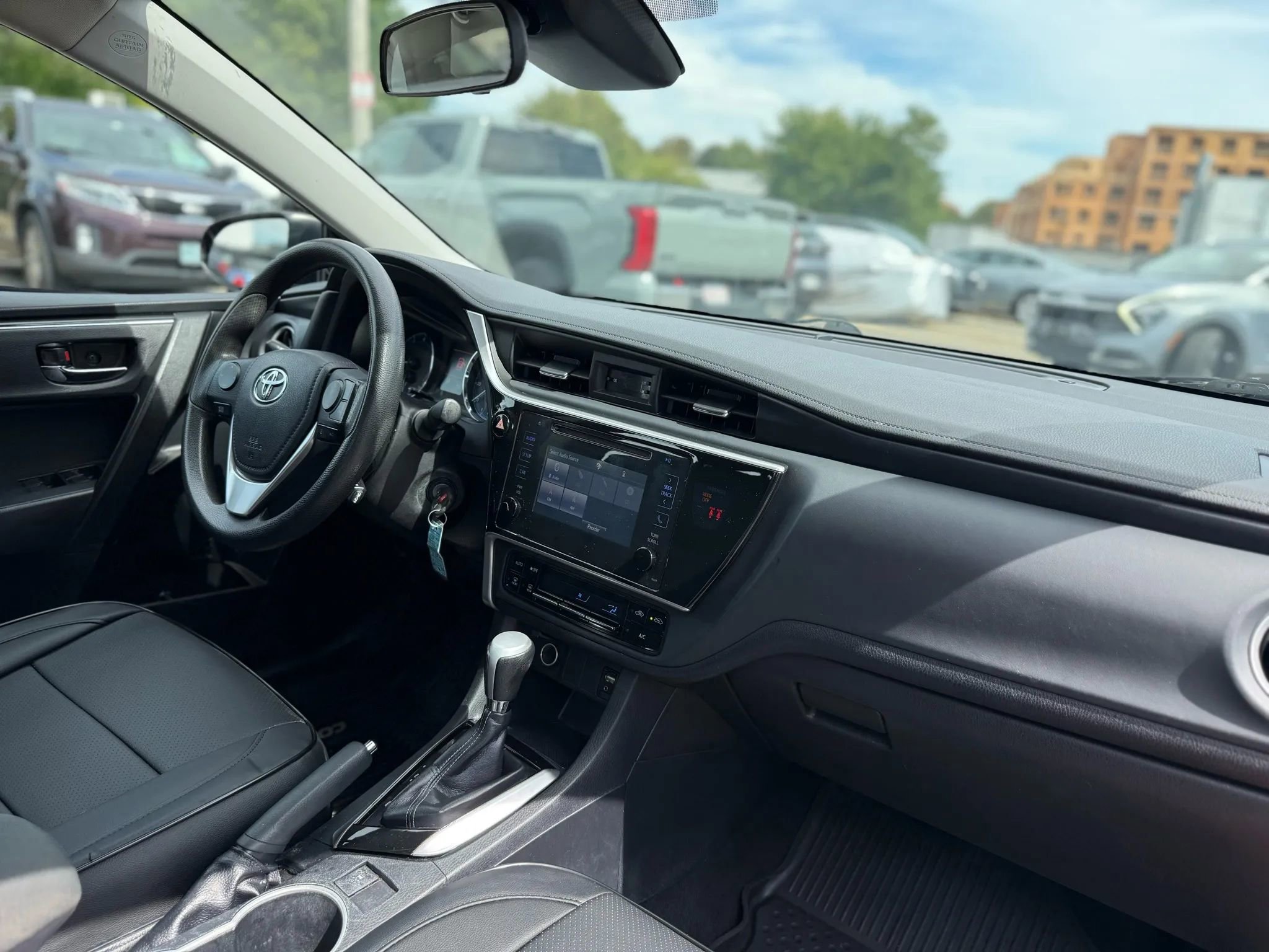 Used 2018 Toyota Corolla LE image 25