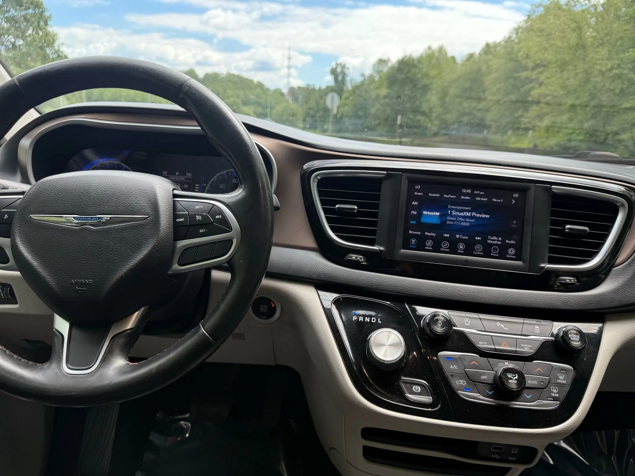 Used 2019 Chrysler Pacifica Touring-L FWD image 33