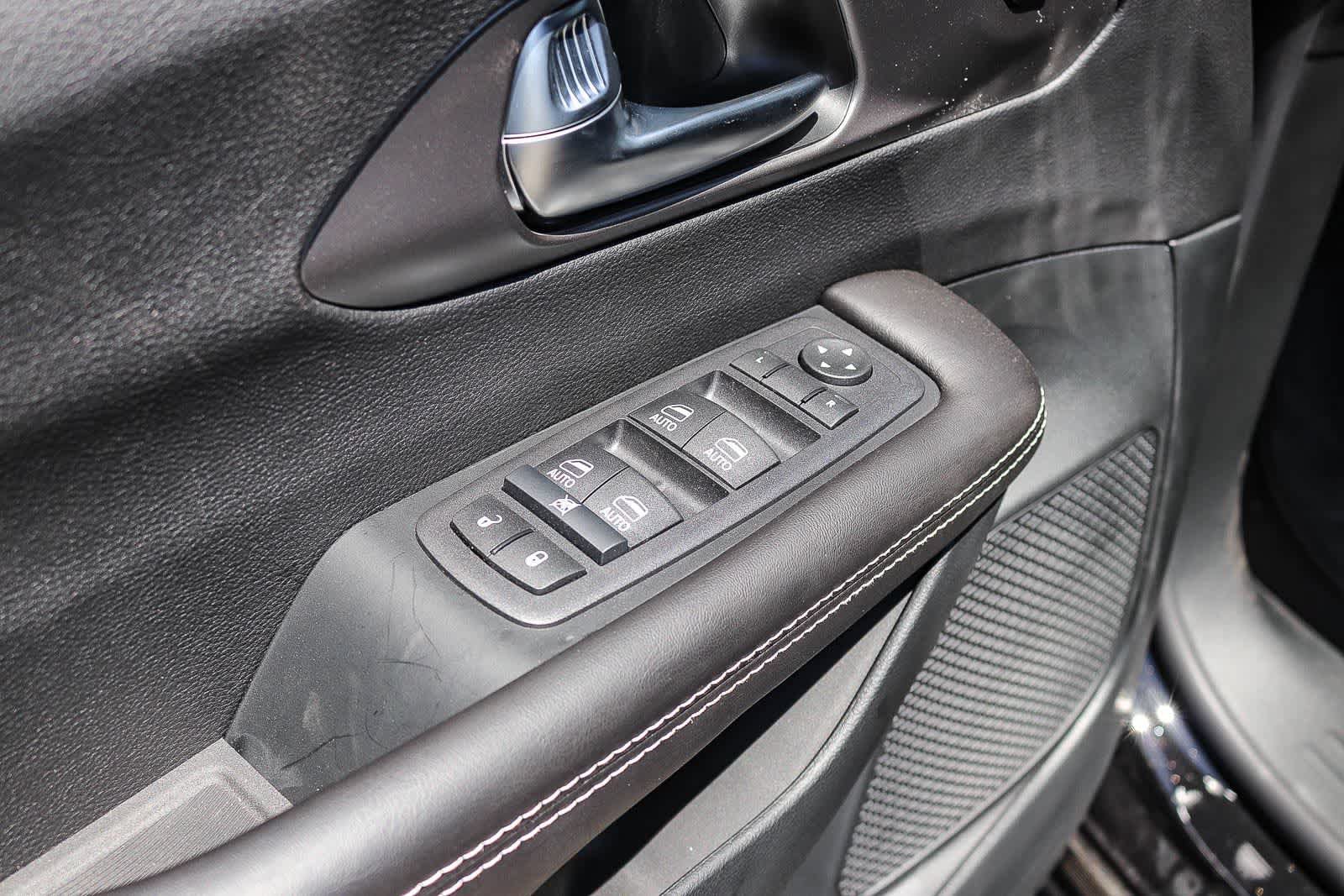 New 2027 Chrysler Pacifica Select FWD image 19