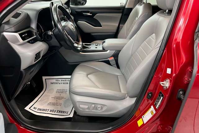 Used 2023 Toyota Highlander XLE image 17